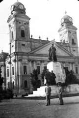 Magyarország, Debrecen, Kossuth tér, Kossuth-szoborcsoport (Margó Ede, Pongrácz Szigfrid 1914.), Református Nagytemplom., 1935, Plesovszki Ákos, szobor, klasszicizmus, timpanon, Kossuth Lajos-ábrázolás, szoborcsoport, Rabl Károly-terv, Péchy Mihály-terv, Fortepan #77767