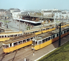 Magyarország, Budapest II., Széll Kálmán (Moszkva) tér., 1975, Fortepan, színes, magyar gyártmány, villamos, látkép, villamosmegálló, Ganz-márka, Ganz UV, Ganz CSMG, BKVT V-típus, villamos pótkocsi, Budapest, viszonylatszám, Fortepan #7784