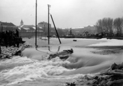 Hungary, Baja, 1956. március 11., a dunai jeges árvíz által elsodort Vörös-híd maradványai., 1956, Plesovszki Ákos, flood, Fortepan #77844