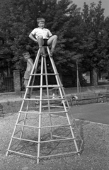 Magyarország, Budapest XI., játszótér a Hamzsabégi úton a Fehérvári út és Fadrusz utca között., 1974, Fortepan, játszótér, Budapest, Fortepan #77899