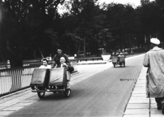 Belgium, Brüsszel, a Világkiállítás (EXPO 58) területe., 1958, Fülöp Imre, Kalocsai István, tricikli, Fortepan #77999