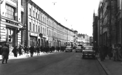 Oroszország, Moszkva, Nyikolszkaja (Október 25.) utca a Vörös tér felé nézve., 1960, Fülöp Imre, Kalocsai István, Szovjetunió, utcakép, GAZ M21 Volga, órás, cirill írás, Fortepan #78022