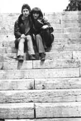 Hungary, Budapest, Duna-part., 1971, Rubinstein Sándor, stairs, double portrait, Danube's shore, arms around shoulders, sitting on stairs, Fortepan #78128