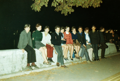 Hungary, Budapest I., Várkert (Groza Péter) rakpart., 1969, Sándor Dávid, colorful, youth, night, Budapest, Danube's shore, sitting on a wall, Fortepan #78199