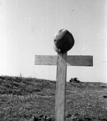 Ukrajna, katonasír a Kamenyec-Podolszk és Tulcsin közötti út mellett., 1941, Berkó Pál, második világháború, sírhalom, hadisír, Fortepan #78316