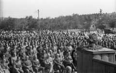 Ukrajna, Krivij Rih, (ekkor Krivoj Rog), tábori mise a magyar katonáknak a mai Szent Miklós téren (szkver Szvjatoho Mikolaja). Háttérben a Szent Miklós (Lenin) utca (vulicja Szvjato-Mikolaijvszka)., 1941, Berkó Pál, tömeg, második világháború, katona, liturgia, tábori mise, Fortepan #78362