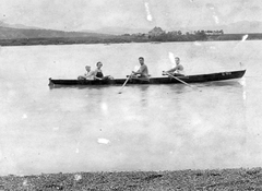 Magyarország, a Szentendrei-Duna Budakalásznál., 1927, Fortepan, szabadidő, férfiak, víztükör, nyár, csónak, nő, evezés, vízpart, Fortepan #7839