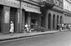 Magyarország, Budapest VIII., Bródy Sándor utca 17., 1966, Berkó Pál, zöldséges, Budapest, élelmiszerbolt, Közért Vállalat, Fortepan #78421