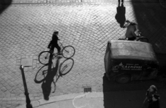 Hungary, Budapest VII., Rákóczi út - Kazinczy utca sarok., 1946, Berkó Pál, bicycle, shadow, gasworks, Budapest, bird's eye view, Fortepan #78458