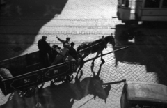 Hungary, Budapest VII., Rákóczi út - Kazinczy utca sarok., 1946, Berkó Pál, Horse-drawn carriage, shadow, Budapest, bird's eye view, Fortepan #78459