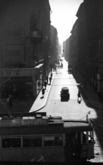 Hungary, Budapest VIII.,Budapest VII., Szentkirályi utca a Rákóczi útról nézve., 1946, Berkó Pál, Budapest, Best of, street view, shadow, tram, backlight, Fortepan #78460