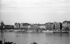 Magyarország, Budapest V., kilátás a Gellérthegyről a Belgrád (Ferenc József) rakpart és a Március 15. (Eskü) tér felé., 1942, Berkó Pál, Budapest, Fortepan #78592