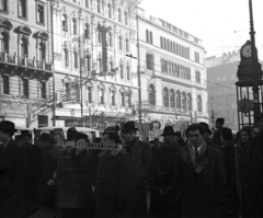 Hungary, Budapest VIII., Blaha Lujza tér, háttérben a Népszínház utca torkolata., 1946, Berkó Pál, watch, Budapest, erroneous photo, Fortepan #78609