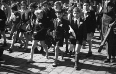 Hungary, Budapest VI., Oktogon, május 1-i ünnepség felvonulói., 1946, Berkó Pál, Budapest, kids, boys, girls, Fortepan #78642