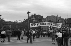 Magyarország, Budapest XIV., Hősök tere, május 1-i ünnepség., 1947, Berkó Pál, fényképezőgép, étkező, Budapest, Fortepan #78659