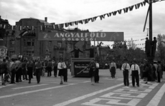 Magyarország, Budapest XIV., Hősök tere, háttérben az Andrássy út torkolata, május 1-i ünnepség., 1947, Berkó Pál, Budapest, pódiumautó, Fortepan #78752