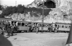 Hungary, Budapest XI., Szent Gellért tér, fent a Sziklatemplom bejárata., 1946, Berkó Pál, mass, tram, riding without a ticket on the back of a tram, Budapest, Fortepan #78835