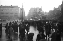 Magyarország, Budapest V., Szabadság tér, a március 15-i ünnepség résztvevői., 1947, Berkó Pál, Budapest, felvonulás, Fortepan #78938