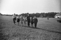 Hungary, Budapest XII., Sötétvágás Csillebérc közelében, háttérben a gerincen a Konkoly-Thege Miklós út., 1946, Berkó Pál, excursion, Budapest, youth, Fortepan #78986