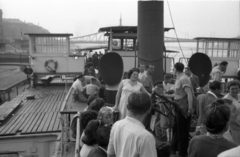 Magyarország, Budapest V., Visegrád gőzhajó a Belgrád rakparti hajóállomáson, háttérben a Szabadság híd pesti hídfője., 1956, Berkó Pál, hajó, gőzhajó, lapátkerekes hajó, Budapest, SZOT Visegrád/Visegrád/Imre hajó, Fortepan #78995