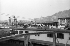 Magyarország, Budapest V., Visegrád gőzhajó a Belgrád rakparti hajóállomáson, háttérben a Szabadság híd és a Gellért-hegy., 1956, Berkó Pál, hajó, Duna, Budapest, Duna-híd, Feketeházy János-terv, Fortepan #78998