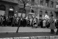 Magyarország, Budapest VIII., Fiumei út 12. és 14., 1955, Berkó Pál, Budapest, felvonulás, Fortepan #79017