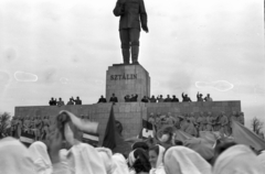 Magyarország, Budapest XIV., Ötvenhatosok tere (Sztálin tér), Sztálin szobor., 1955, Berkó Pál, tribün, Sztálin ábrázolás, Budapest, Fortepan #79018