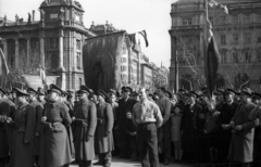 Magyarország, Budapest V., Kossuth Lajos tér, március 15-i ünnepség a Parlamentnél, háttérben az Alkotmány utca torkolata., 1947, Berkó Pál, rendőr, Budapest, tömeg, Fortepan #79045