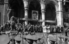 Magyarország, Budapest V., Kossuth Lajos tér, március 15-i ünnepség a Parlamentnél., 1947, Berkó Pál, Steindl Imre-terv, neogótika, eklektikus építészet, Budapest, politikai dekoráció, Petőfi-ábrázolás, Fortepan #79046