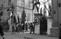 Hungary, Budapest VIII., II. János Pál pápa (Tisza Kálmán) tér 20., Budapest Székesfőváros Gázmüvei., 1946, Berkó Pál, 1st of May parade, gasworks, Budapest, soldier, flag, poster, house number sign, Fortepan #79070