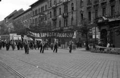 Magyarország, Budapest VIII., József körút a Népszínház utca torkolata felől nézve. Május 1-i felvonulás., 1947, Berkó Pál, Budapest, Fortepan #79080