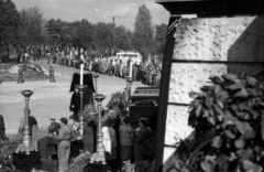 Magyarország, Budapest VIII., Fiumei úti Nemzeti Sírkert (Kerepesi temető), Kállai Éva temetése 1957. április 18-án., 1957, Berkó Pál, Budapest, karszalag, fegyver, munkásőr, Fortepan #79125