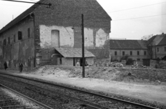 Hungary, Óbuda, Budapest III., Laktanya utca a Hajógyár utca felől nézve, szemben a Zichy-kastély., 1954, Berkó Pál, Budapest, rails, vacant land, Fortepan #79155