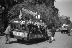 Hungary, Budapest VI., Andrássy út a Jókai tértől az Oktogon felé nézve, május 1-i ünnepség felvonulói., 1946, Berkó Pál, commercial vehicle, street view, political decoration, cobblestones, Budapest, ad truck, Fortepan #79200