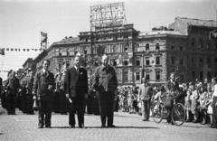 Hungary, Budapest VI., Oktogon, május 1-i ünnepség felvonulói., 1946, Berkó Pál, Cinzano-brand, Budapest, bicycle, neon sign, Fortepan #79203