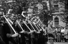 Hungary, Budapest VI., Andrássy út a Csengery utcánál. Május 1-i felvonulás, háttérben a 60. számú ház a Politikai rendőrség épülete., 1946, Berkó Pál, march, 1st of May parade, Budapest, Fortepan #79206