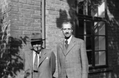 Hungary, Szombathely, Légszeszgyár., 1946, Berkó Pál, men, pipe, window, wall, Fortepan #79219