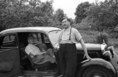 Hungary, Budapest XII., a felvétel a Városkúti út környékén készült., 1947, Berkó Pál, men, Mercedes-brand, breech, automobile, suspenders, Budapest, Fortepan #79241