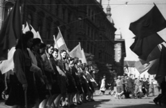 Hungary, Budapest VIII., Blaha Lujza tér a Corvin Áruház és a Rókus Kórház felé nézve. Május 1-i felvonulás., 1946, Berkó Pál, 1st of May parade, Budapest, Fortepan #79259