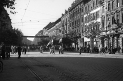 Hungary, Budapest VIII., József körút a Népszínház utca torkolata felől nézve. Május 1-i felvonulás., 1946, Berkó Pál, 1st of May parade, Budapest, flag, label, motorcycle, Fortepan #79262