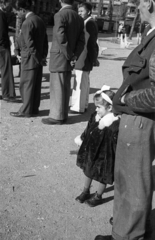 Hungary, Budapest VIII., II. János Pál pápa (Tisza Kálmán) tér., 1946, Berkó Pál, Budapest, girl, ribbon, fur coat, Fortepan #79267