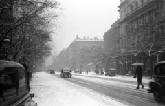 Magyarország, Budapest VI., Andrássy út a Nagymező utca felől a Bajcsy-Zsilinszky út felé nézve, jobbra az Operaház., 1942, Berkó Pál, utcakép, Budapest, Fortepan #79378