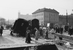 Magyarország, Budapest II., Széna tér, jobbra a Retek utca torkolata., 1956, Berkó Pál, forradalom, járműroncs, Budapest, Fortepan #79409