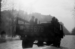 Magyarország, Budapest VI., Andrássy (Sztálin) út az Oktogon (November 7. tér) előtt a Bajcsy-Zsilinszky út felé nézve., 1956, Berkó Pál, forradalom, teherautó, utcakép, rendszám, Budapest, Fortepan #79433