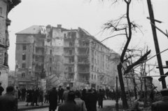 Magyarország, Budapest VIII., Üllői út - József körút sarok, balra a Corvin (Kisfaludy) köz., 1956, Berkó Pál, forradalom, épületkár, Budapest, Fortepan #79449