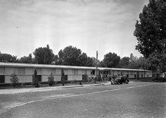 Magyarország,Balaton, Siófok, Glatz Henrik utca, Motel., 1960, UVATERV, francia gyártmány, Citroen-márka, rendszám, Citroen 11CV Traction Avant, Fortepan #79569