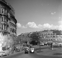 Magyarország, Budapest VI.,Budapest XIII., Nyugati (Marx) tér, szemben a Westend-ház., 1953, UVATERV, mentőautó, rendőrkalitka, Budapest, sínpálya, teherautó, autóbusz, Fortepan #79575