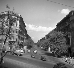 Hungary, Budapest VI., Andrássy (Sztálin) út a Bajcsy-Zsilinszky út felől nézve., 1954, UVATERV, traffic, Horse-drawn carriage, commercial vehicle, street view, genre painting, ad pillar, lamp post, automobile, Mercedes-Benz 170V, Budapest, crosswalk, Fortepan #79636