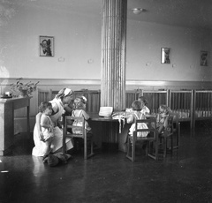 Hungary, Budapest VII., Dob utca 75-81., a KPM (Közlekedés- és Postaügyi Minisztérium) VII. emeleti bölcsődéje., 1954, UVATERV, nursery, Budapest, Fortepan #79647