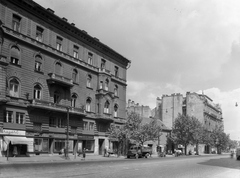 Magyarország, Budapest XI., a Bartók Béla út Orlay utca és Szent Gellért tér között a Csíky utca felől nézve., 1957, UVATERV, cégtábla, motorkerékpár, teherautó, utcakép, életkép, fogat, csomagpostás, Csepel B-350/D-350, virágbolt, Budapest, Fortepan #79676